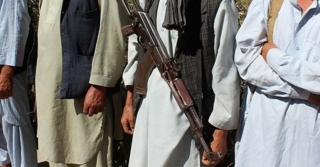 2 ilçe daha Taliban kontrolüne geçti