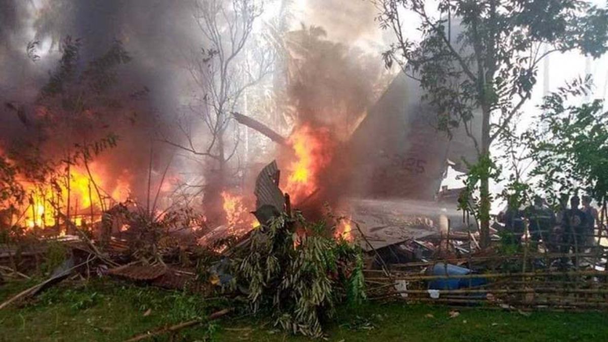 Filipinler'de 85 kişiyi taşıyan askeri uçak düştü