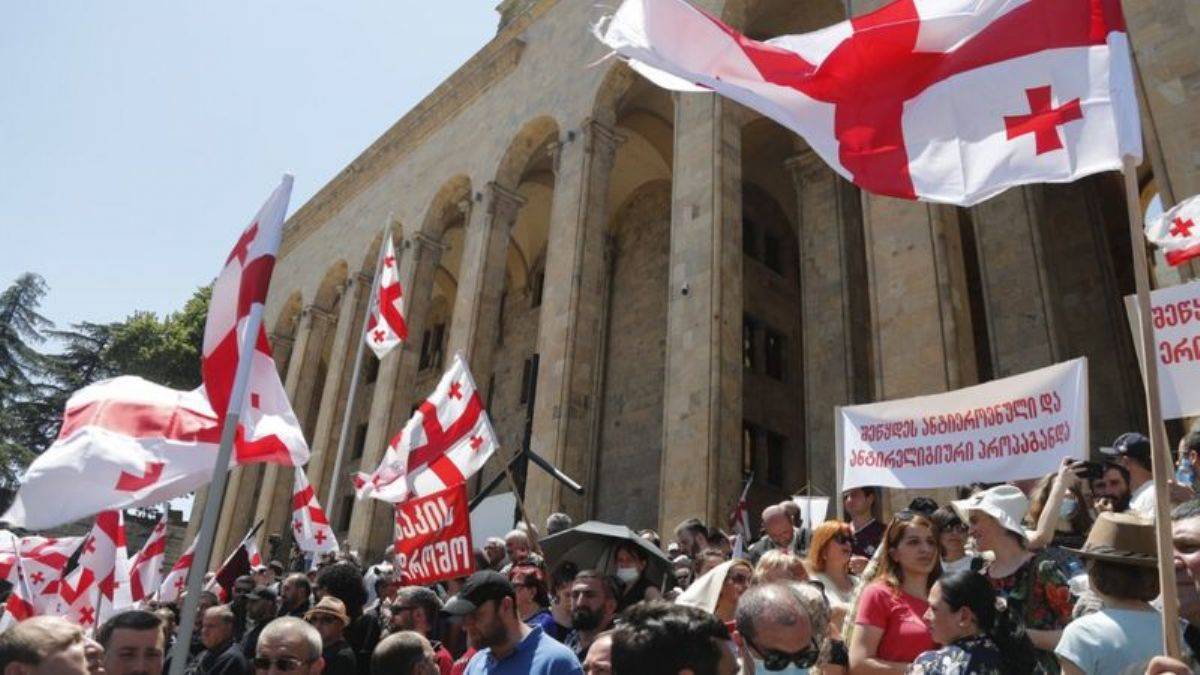 Tiflis'te ‘LGBT’ ofisine baskın