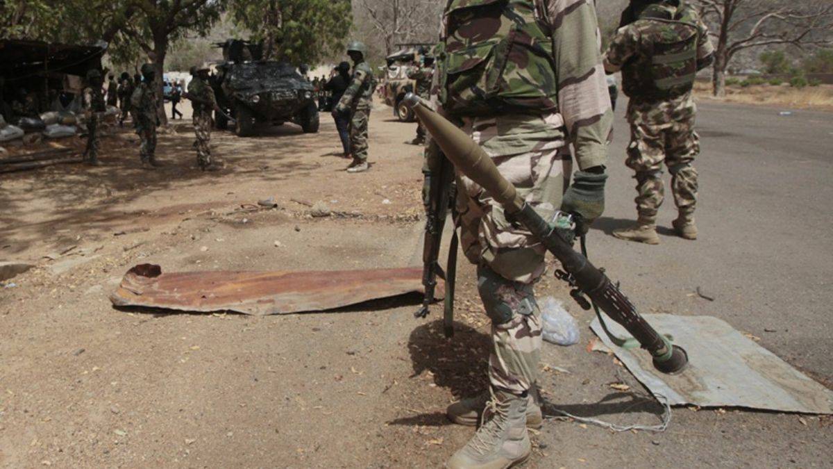 Nijerya'da silahlı kişiler 140 öğrenciyi kaçırdı