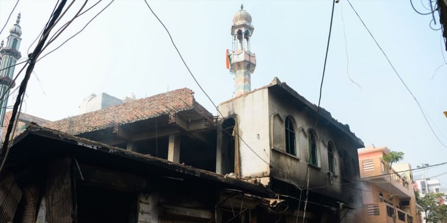 Hindistan'da Hindu Çeteler Camiye Saldırdı