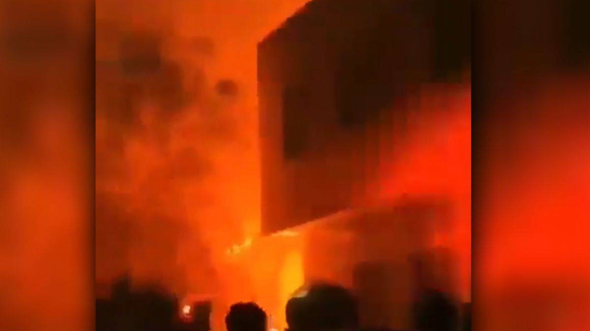 Tahran'da şiddetli patlama