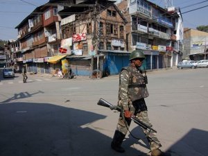 Hindistan Yüksek Mahkemesi: Keşmir'deki Kısıtlamalar Gözden Geçirilsin