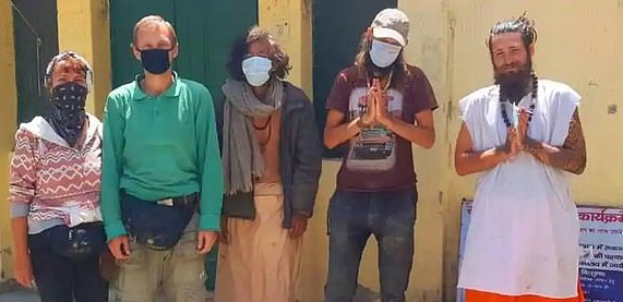 Koronavirüs'ten korunmak için mağarada kaldılar