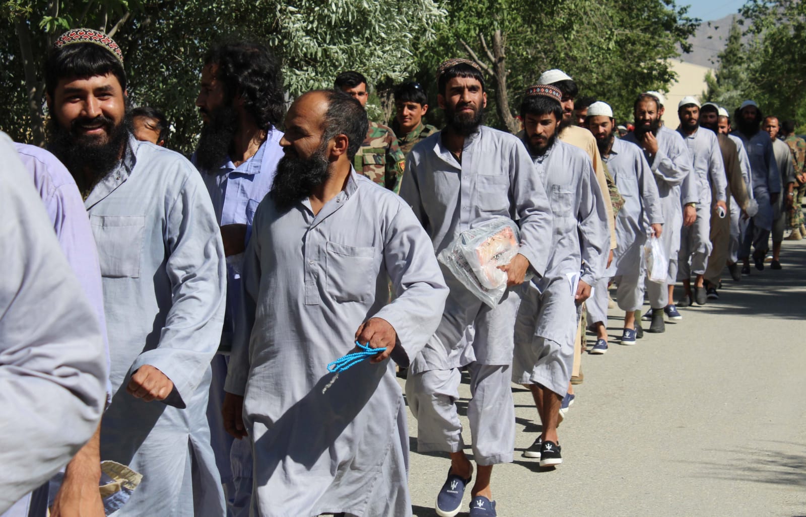 Afganistan'da 900 Taliban savaşçı serbest bırakıldı