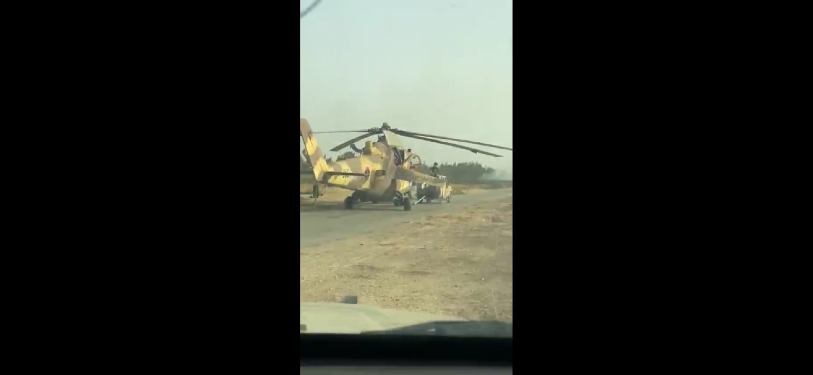 Hafter'den ele geçirilen helikopteri pikapla çektiler