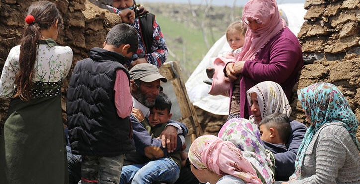 Tandıra düşen kızını kurtarmak isterken can verdi