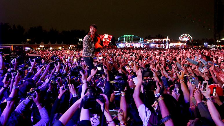 Amerikan Rockçılar sürü bağışıklığı konseri düzenliyor