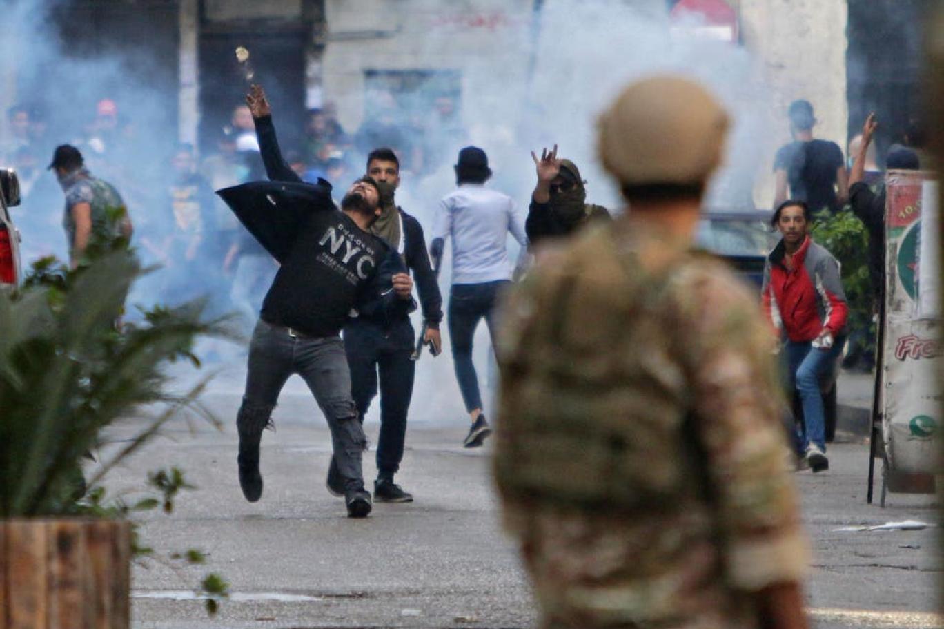 Lübnan'da ekonomik kriz halkı sokağa döktü