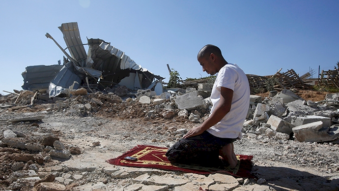 İşgalci İsrail Filistinlilerin evlerini yıkmaya devam ediyor