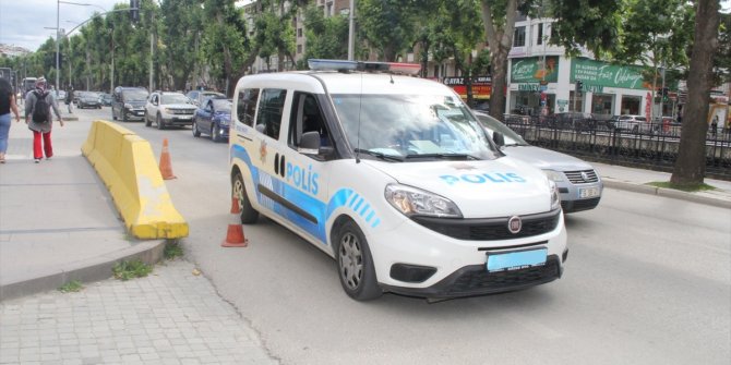 Trafikte telefonla konuşan polise para cezası