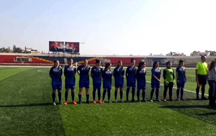 İdlib'te Katliam Şam'da Kadın Futbol Turnuvası