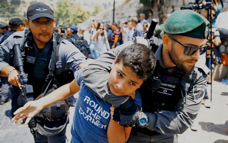İsrail 1 ay içinde 42 çocuk tutukladı