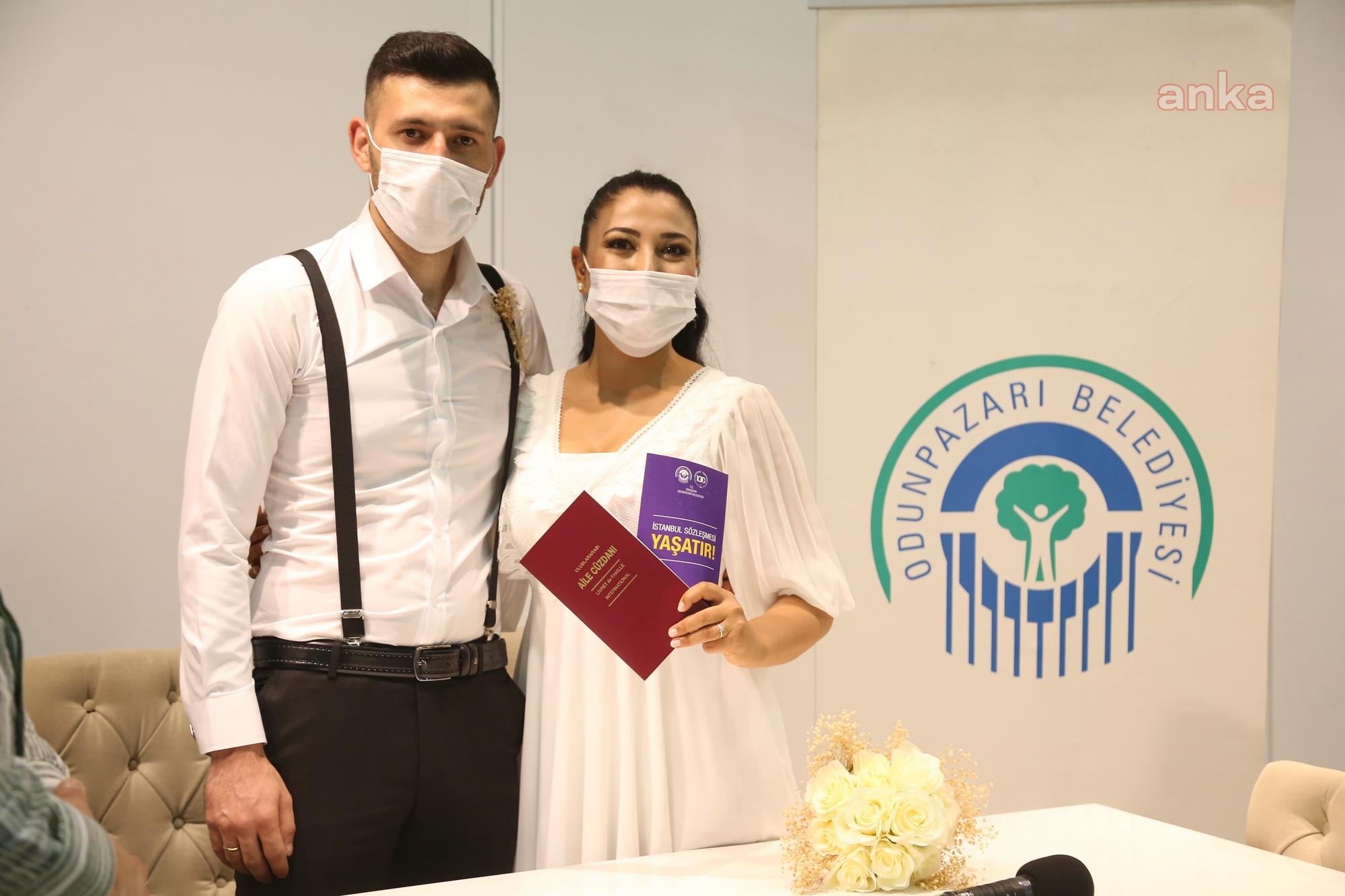 CHP'li belediyeden nikah kıyan çiftlere İstanbul Sözleşmesi kitapçığı