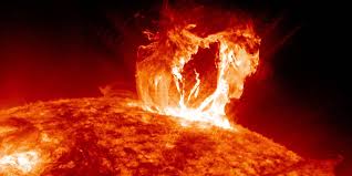 Güneş'te patlama: Dünyada dijital sistem felç olabilir