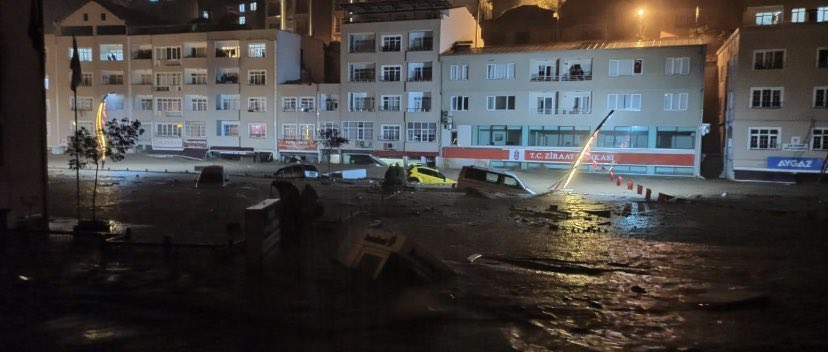 Giresun'da sel felaketi: 5'i Jandarma 12 kişi kayıp
