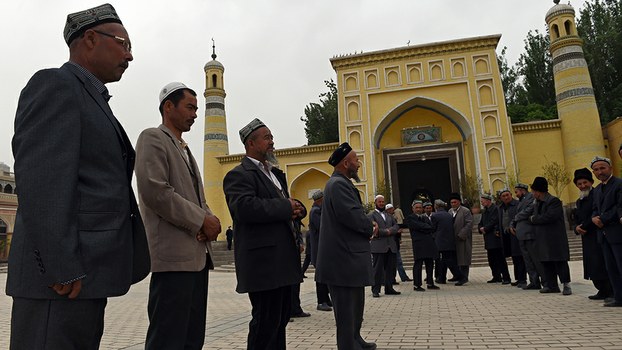 Doğu Türkistan'da 65 yaş altı namaz kılmak yasak