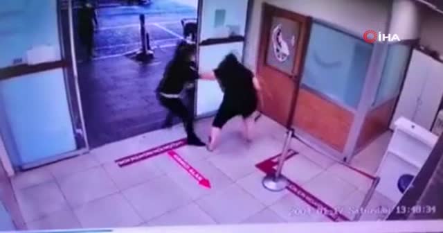 Maske takmayan kadın hastanede terör estirdi (Video Haber)