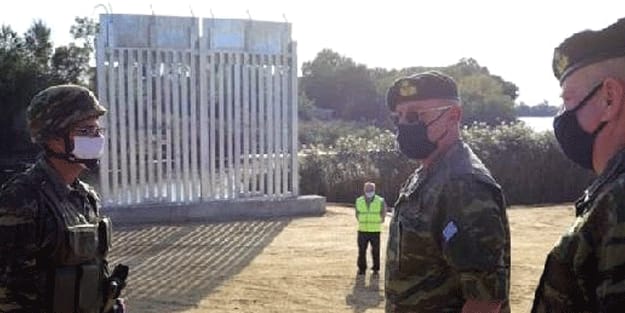 Yunanistan'dan sınıra 27 km'lik 'mülteci duvarı'