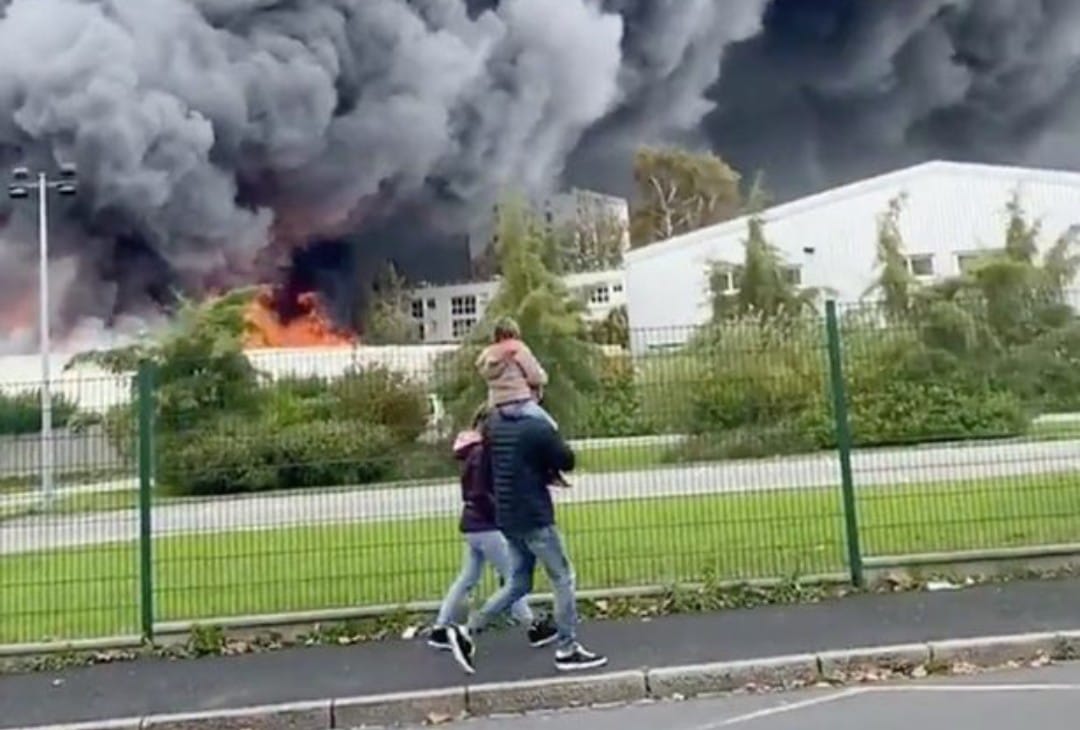Fransa'da dev yangın: Bir çok bina tahliye edildi