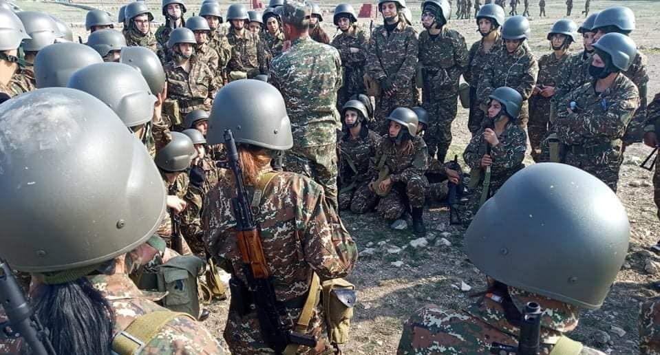 Azerbaycan ordusu ilerliyor: Ermenistan kadınları cepheye sürdü