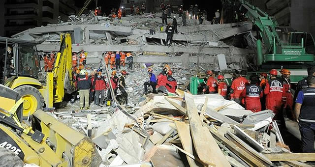Depremzedelerin yardım çığlıkları yürek yaktı: 4 çoğum var dayanamıyoruz!