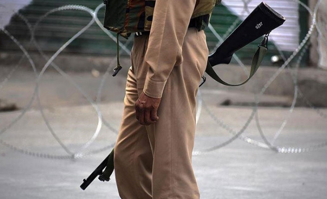 Keşmir'de Hint askerleri ile direnişçiler arasında çatışma: 2 Hint askeri öldü