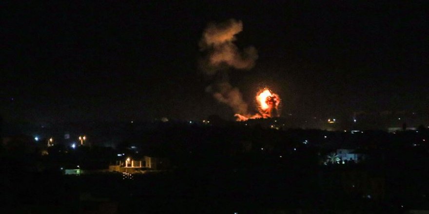 İşgalci İsrail Hamas'a Bağlı Bir Noktayı Bombaladı