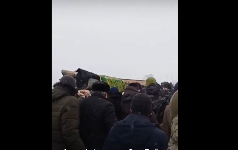 Hakareti savunan Fransız öğretmeni öldüren Müslüman genç defnedildi