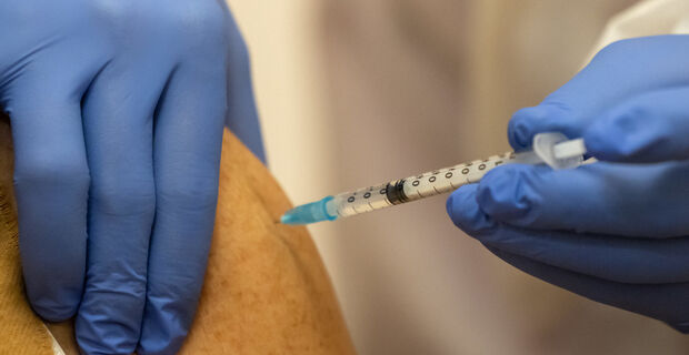 Almanya'da virüs aşısı yaptıran 10 kişi öldü