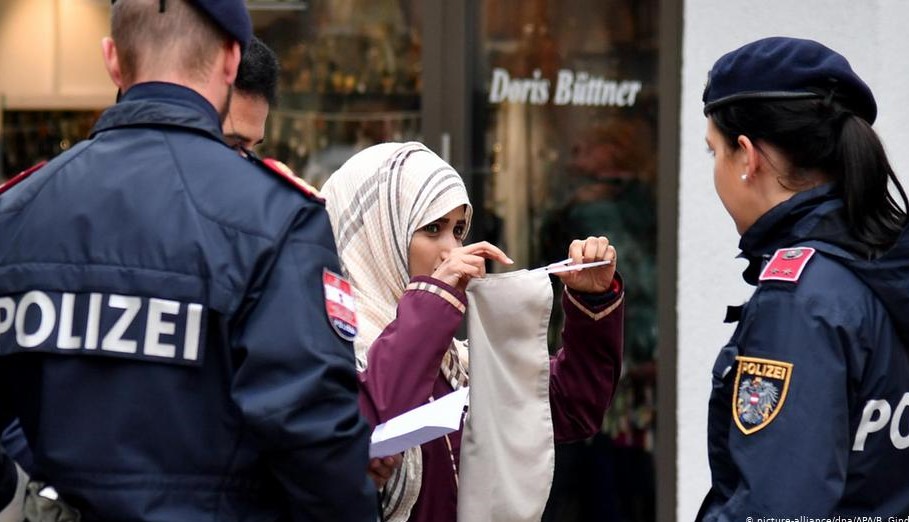 İsviçre'de halk burka ve peçe yasağı için sandığa gidiyor