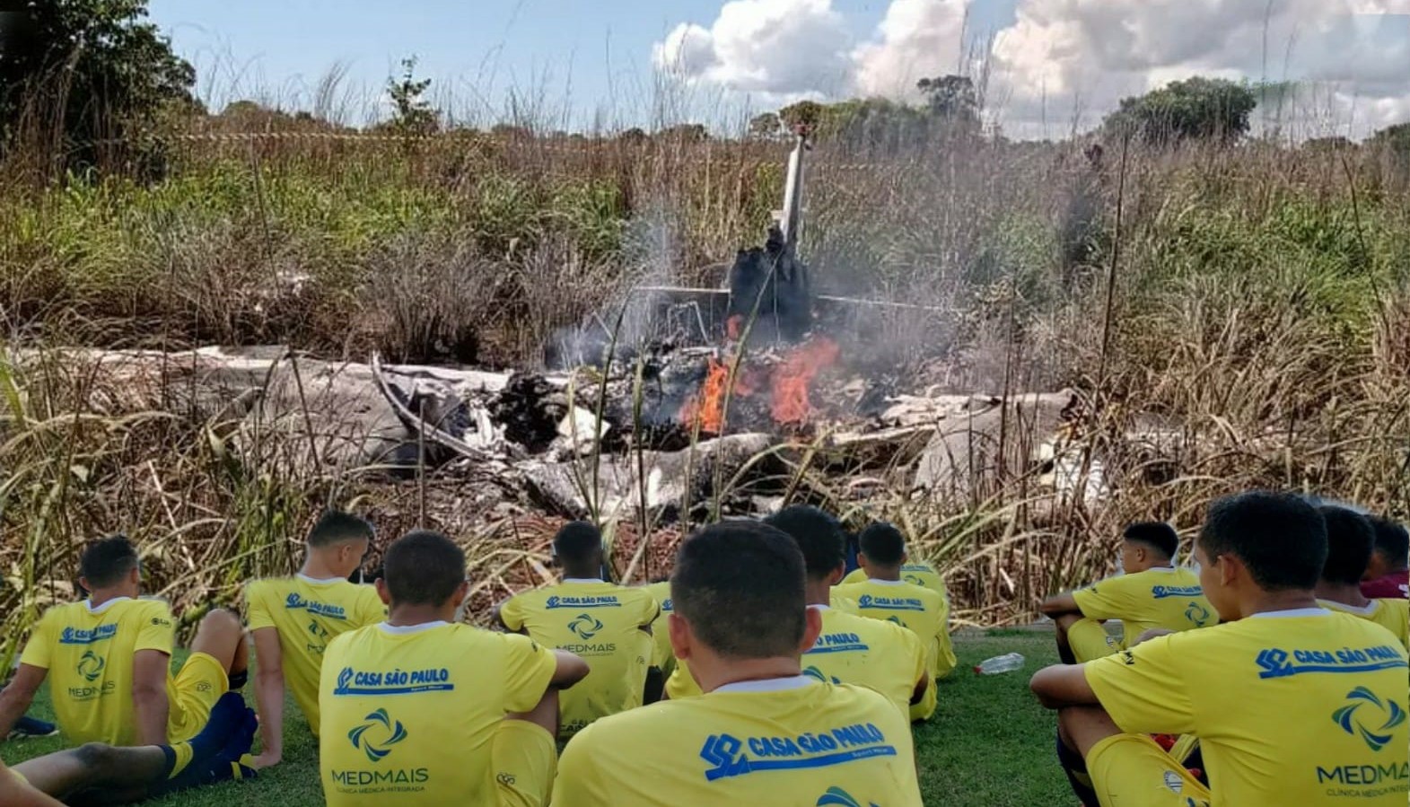 Brezilya'da kulüp başkanı ve futbolcuları taşıyan uçak düştü, uçaktakilerin tamamı öldü