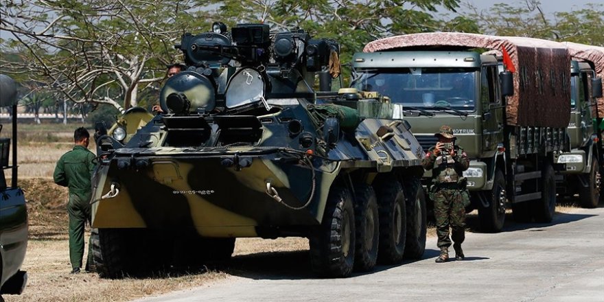 Myanmar'da darbe karşıtlarına gözaltı