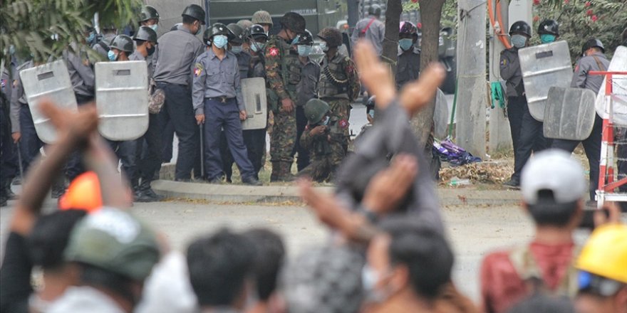 Myanmar'da askeri cunta protestocuları 'ölümcül güç' tehdidi
