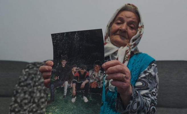 Srebrenitsa katliamında üç oğlunu kaybetti