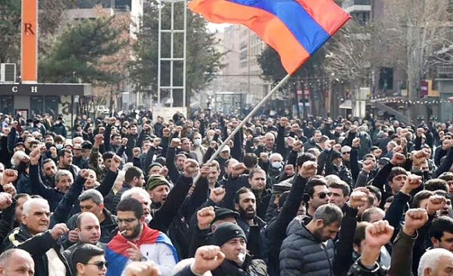 Ermenistan'da göstericilerden hükümet binasına baskın