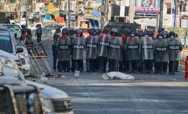 Myanmar'da darbe karşıtı gösterilerde 10 kişi öldü