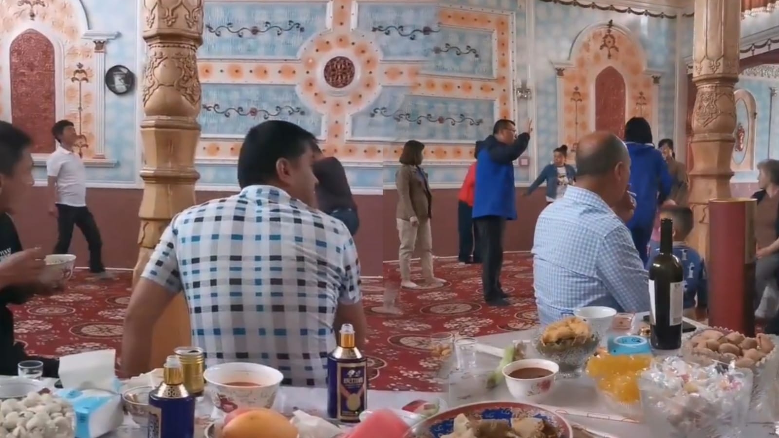 Doğu Türkistan'da Çinliler camide içki içip eğlendi