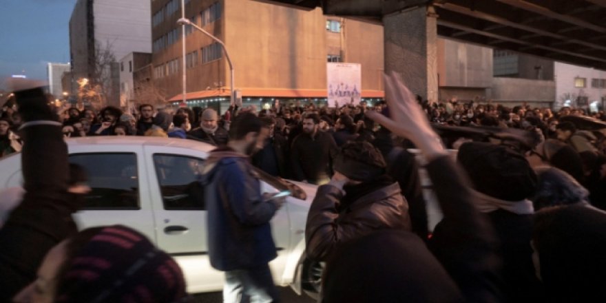 Tahran'da Yaklaşık 30 Gösterici Gözaltına Alındı