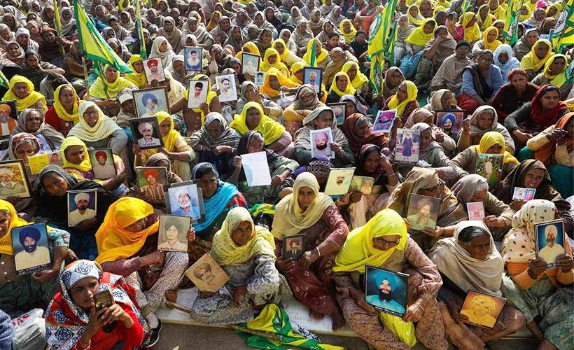Hindistan'da binlerce kadın çiftçilerin eylemine katıldı