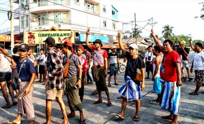 Myanmar'da darbe sebebiyle kaçanların sayısı her geçen gün artıyor