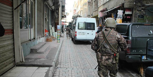 Diyarbakır'da terör operasyonu! HDP'li yöneticiler de gözaltında
