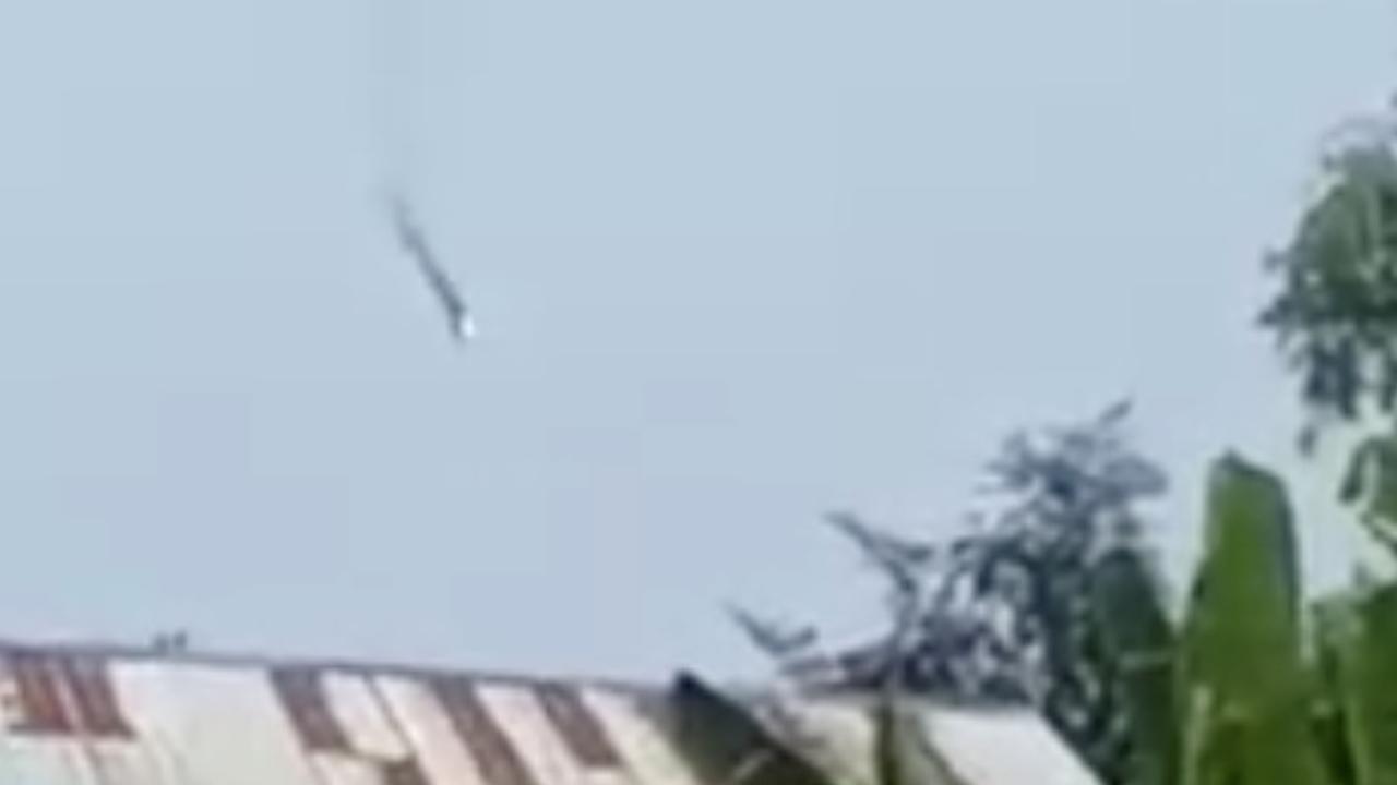 Myanmar'da muhalifler, ordunun helikopterini düşürdü