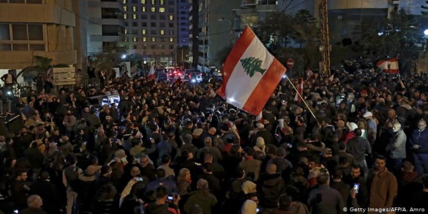 Lübnan'da Halk Yeniden Sokaklarda