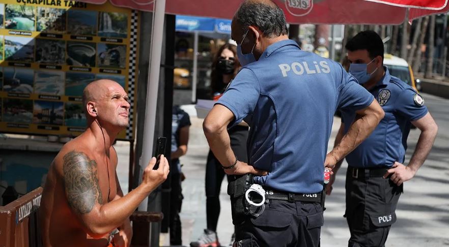 Kadın polise ahlaksız teklifte bulunan turist serbest bırakıldı