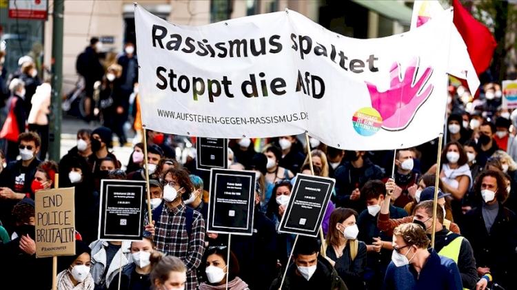 Berlin'de polis şiddeti ve ırkçılık protesto edildi
