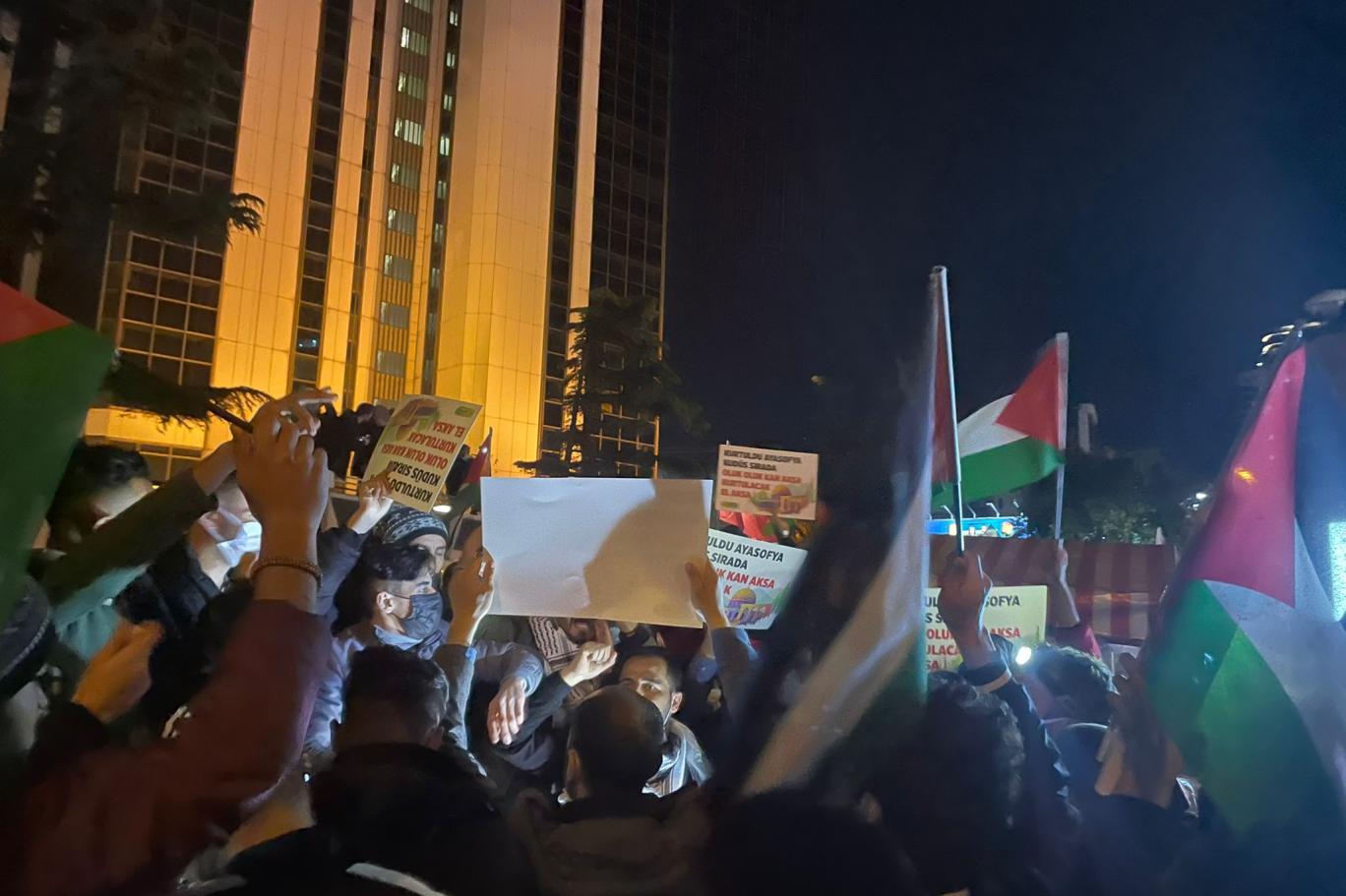 İsrail Başkonsolosluğu önünde Mescid-i Aksa saldırısı bir kez daha protesto edildi
