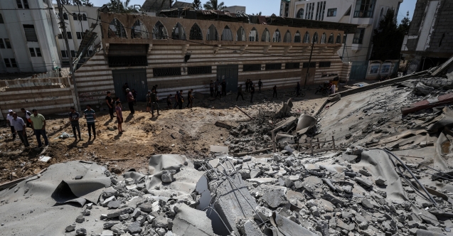 İsrail Gazze'de okulu bombaladı