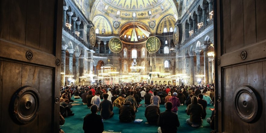 Ayasofya’da 87 yıl sonra ilk Ramazan Bayramı namazı