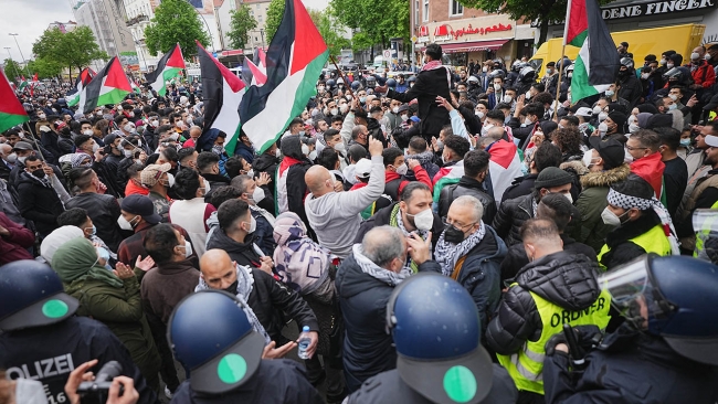 Berlin'de binlerce kişi İsrail'i lanetledi